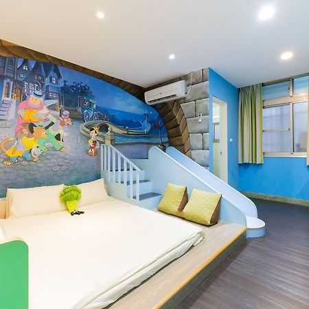 Fairytale House Bed & Breakfast ไถหนาน ภายนอก รูปภาพ