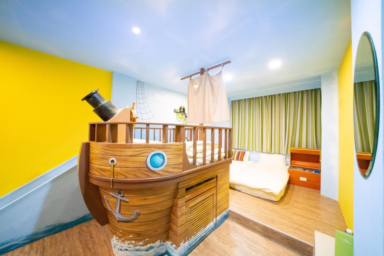 Fairytale House Bed & Breakfast ไถหนาน ภายนอก รูปภาพ