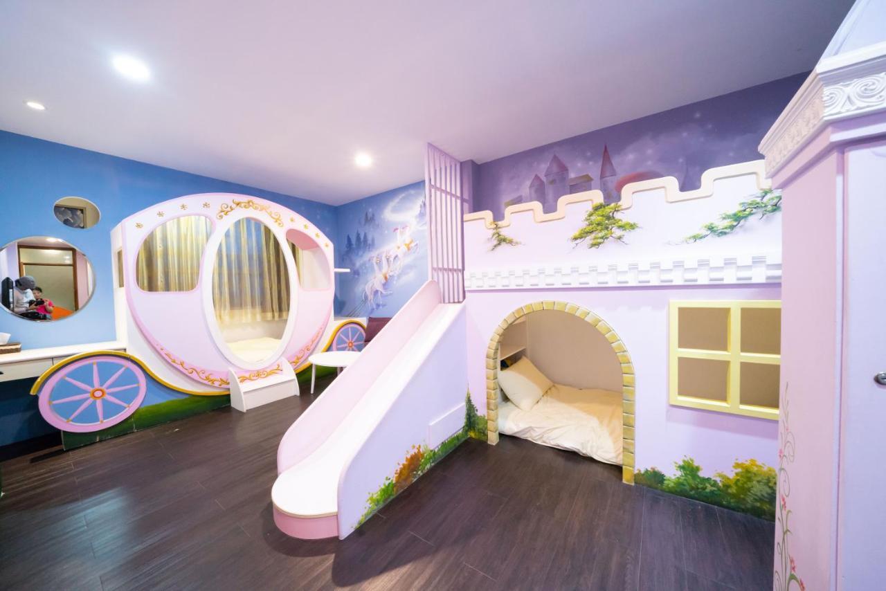 Fairytale House Bed & Breakfast ไถหนาน ภายนอก รูปภาพ