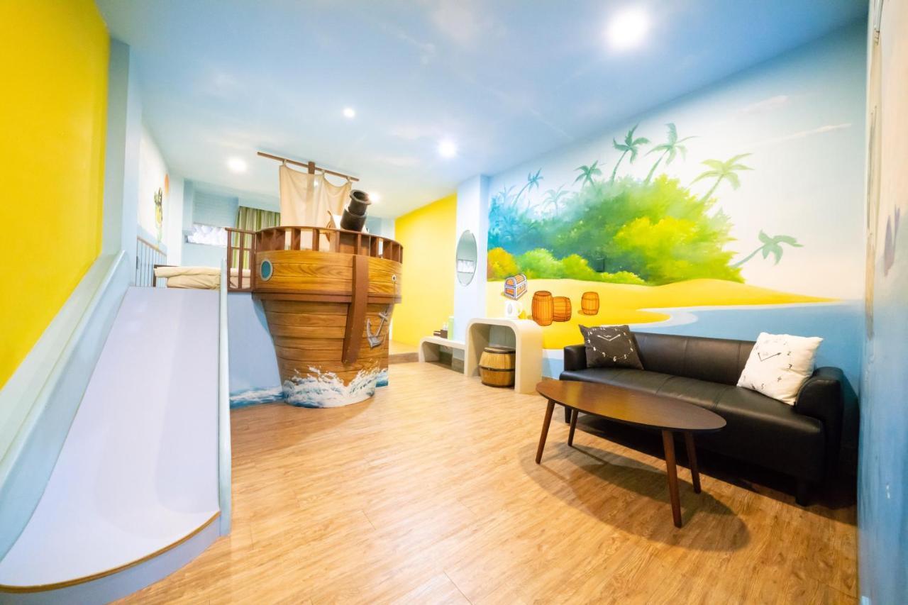 Fairytale House Bed & Breakfast ไถหนาน ภายนอก รูปภาพ