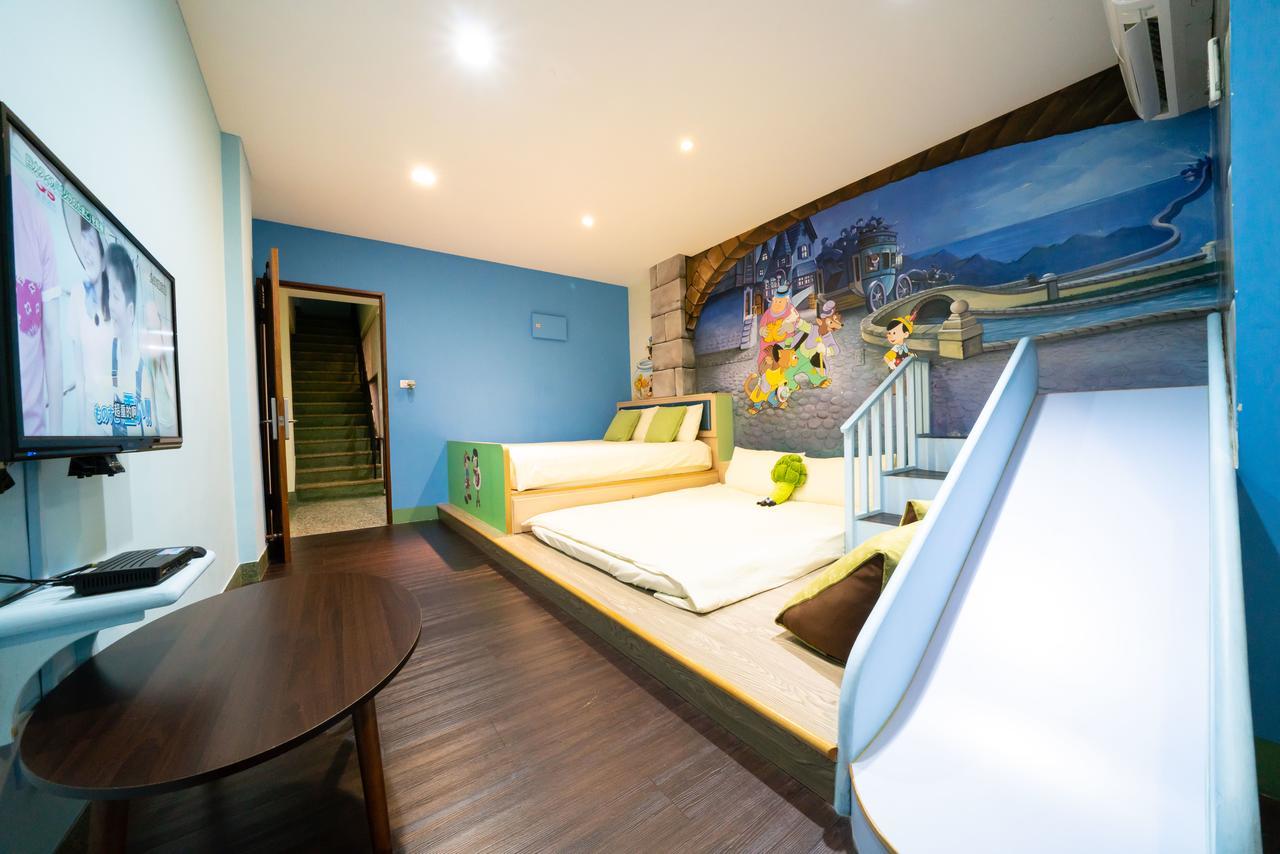 Fairytale House Bed & Breakfast ไถหนาน ภายนอก รูปภาพ