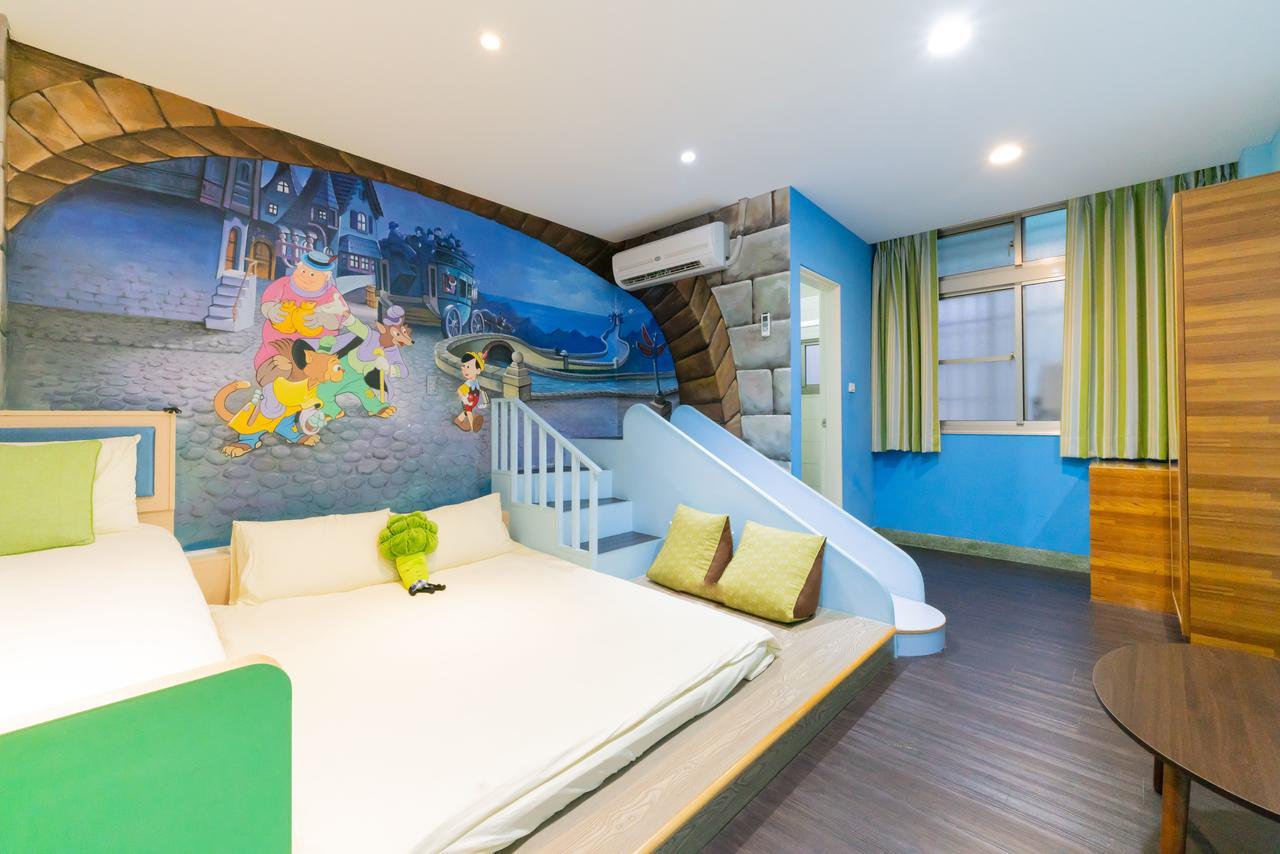 Fairytale House Bed & Breakfast ไถหนาน ภายนอก รูปภาพ