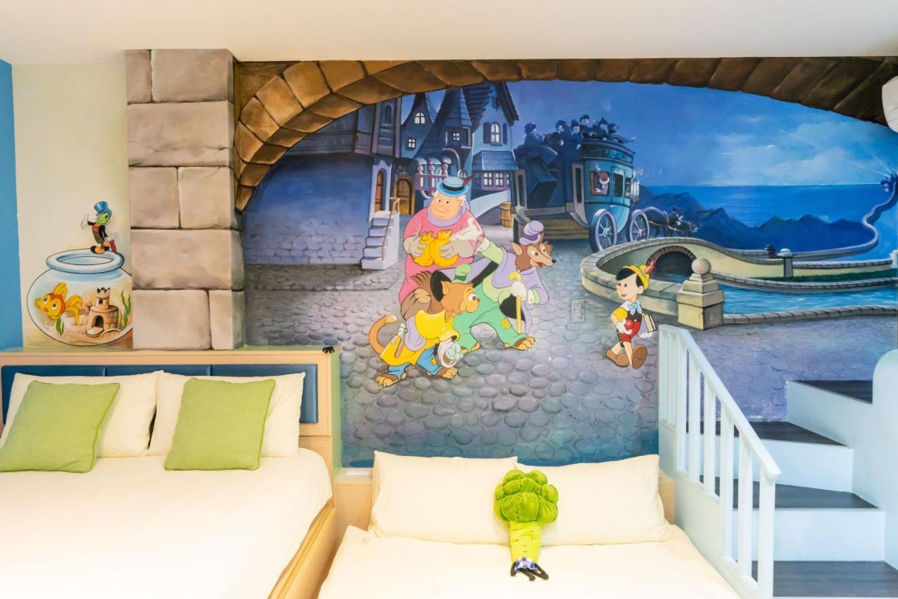 Fairytale House Bed & Breakfast ไถหนาน ภายนอก รูปภาพ